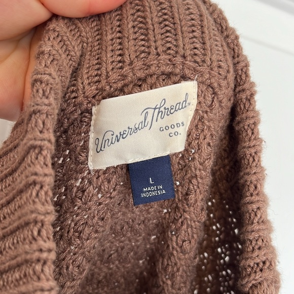 Universal Threads Sweater - Picture 3 of 3